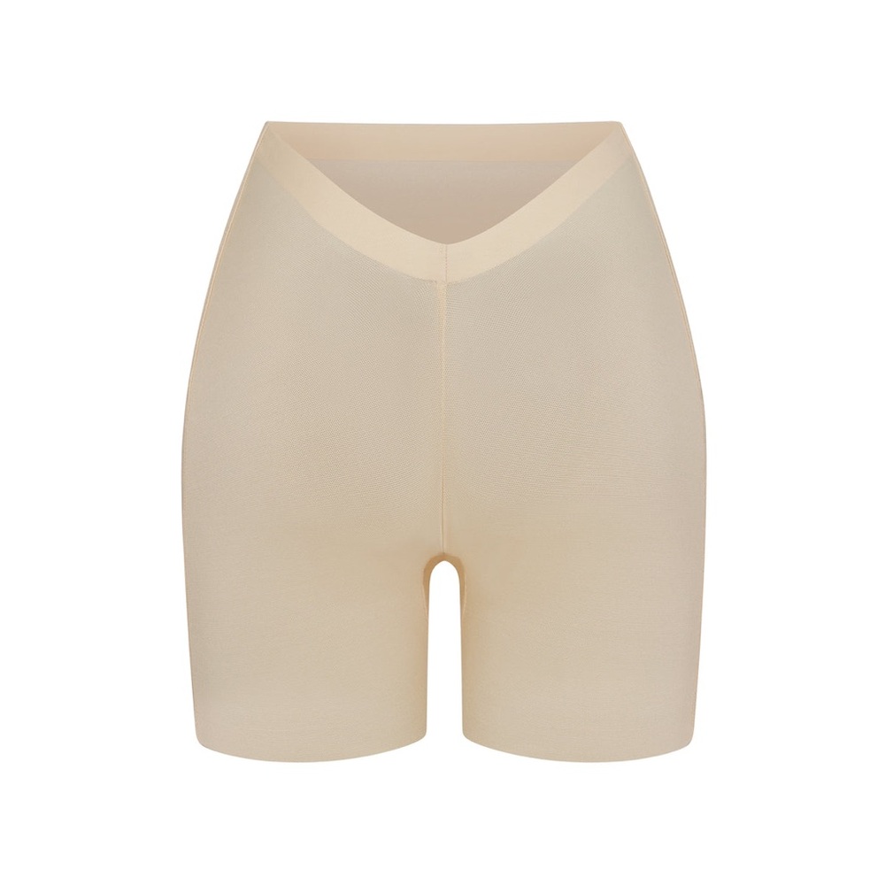 ✨SKIMS SHEER SCULPTING LOW BACK SHORTS SAND XS M